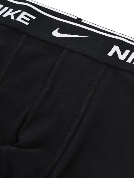 Scurt chiloți Nike cu imagine cu model floral negru