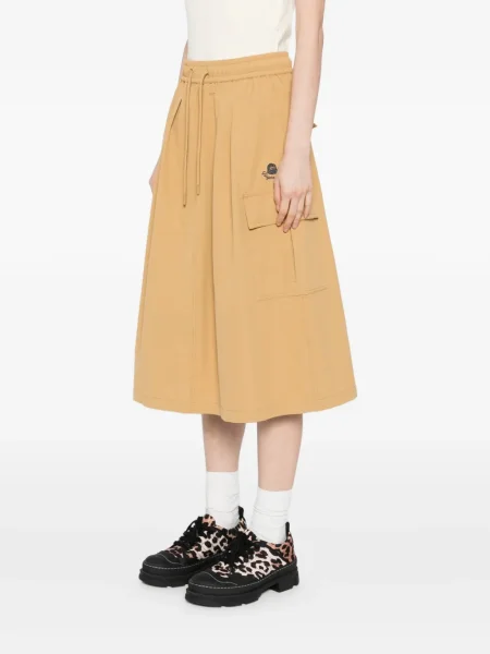 Pantaloni scurți Fingercroxx cu broderie