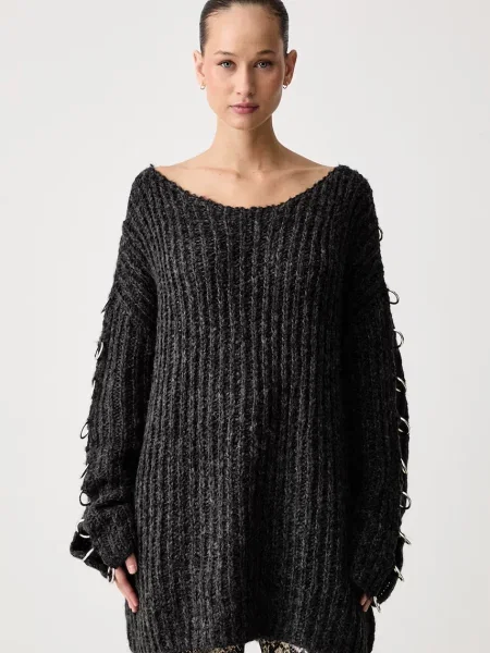 The Ragged Priest sweter szary