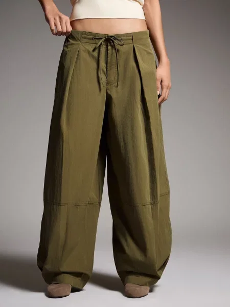 Bershka Hlače kaki
