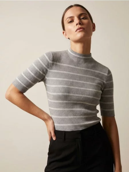 Светр із коротким рукавом у смужку сірий