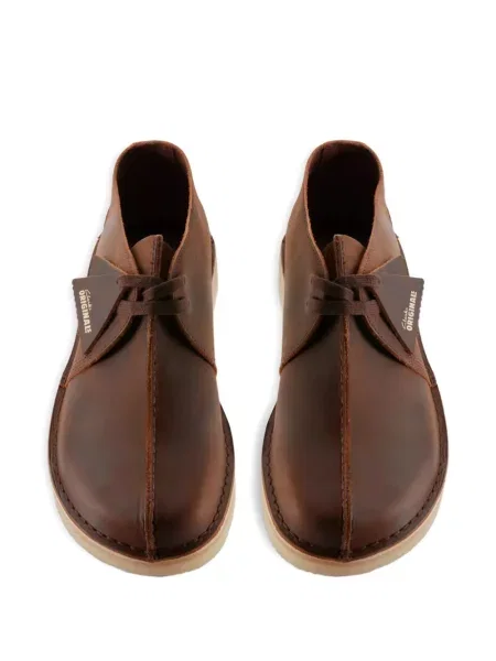 Δερμάτινα μποτάκια Clarks Originals με κορδόνια καφέ