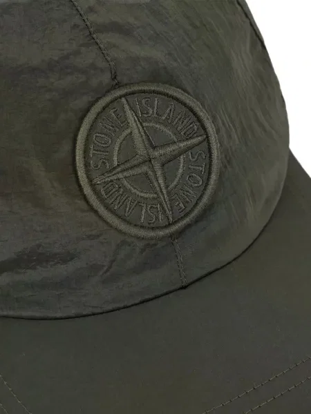 Căciulă Stone Island cu strasuri verde