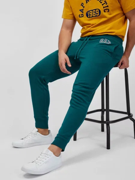 Pantaloni sport Gap cu autograf