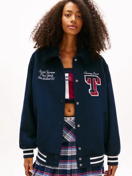 Tommy Jeans Prechodná bunda námornícka modrá / krvavo červená biela