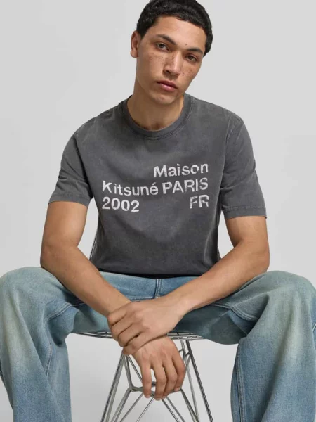 T-shirt o kroju relaxed fit z nadrukiem z logo Maison Kitsune