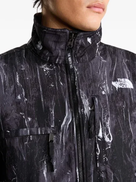 Geacă The North Face cu imagine negru