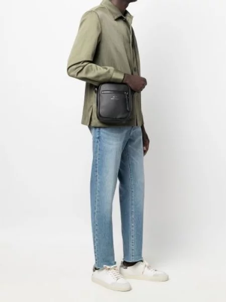 Taška Armani Exchange s potiskem černá