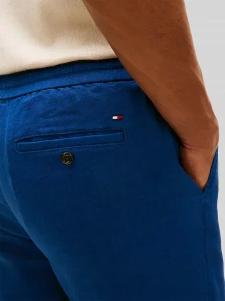 Сhinosy Tommy Hilfiger zwężane ze sznurkiem