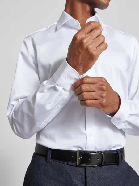 Koszula biznesowa o kroju slim fit z kołnierzykiem typu kent Olymp Level 5 biała