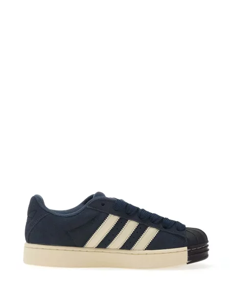 Pălărie Adidas cu dungi cu platformă din jerseu alb