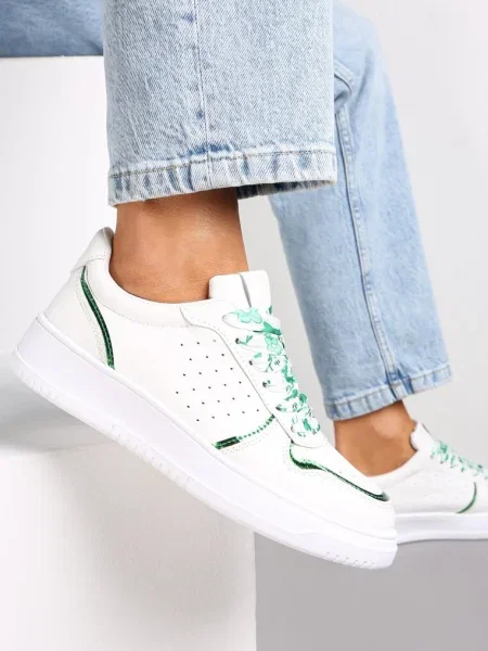 Sneakerși Alb-Verzi cu Șireturi Colorate și Inserții Metalice Lania alb