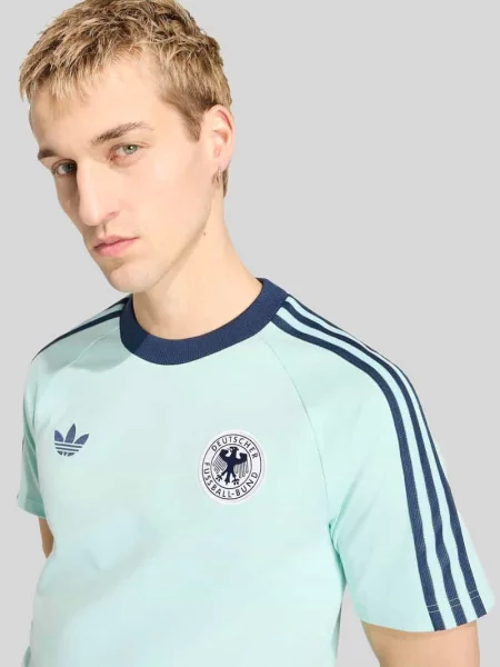 T-shirt o kroju regular fit z mieszanki bawełny z aplikacją dfb Adidas Originals