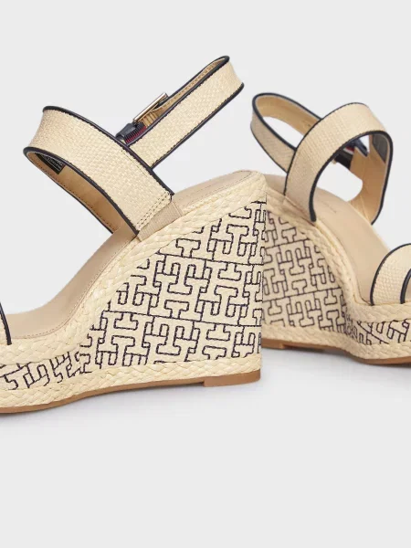 Босоножки Tommy Hilfiger на платформе бежевые