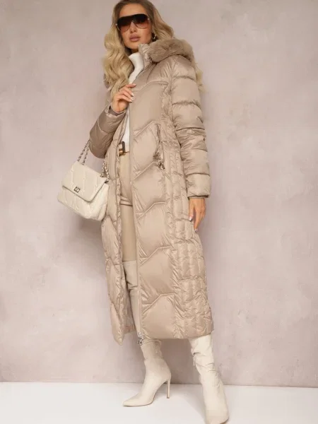 Jachetă cu model matlasat decorativ cu glugă cu blană și pliuri Larian bej