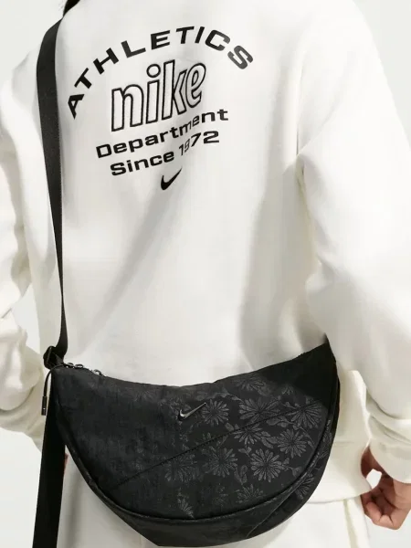 Nike Sportswear keresztpántos táska Aura 4L fekete