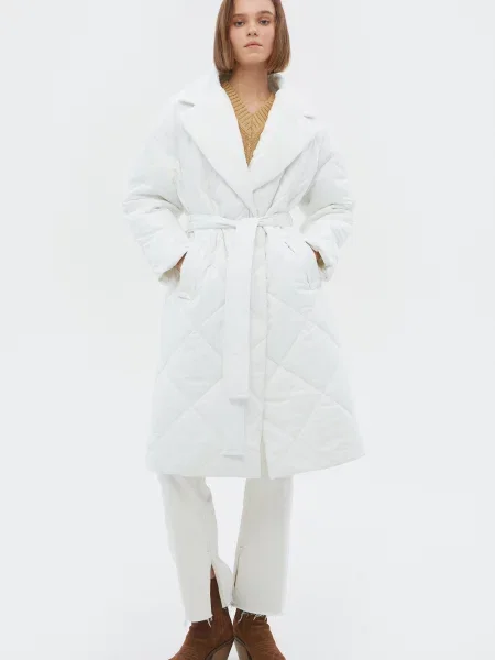 Пальта та плащі Estro молочний