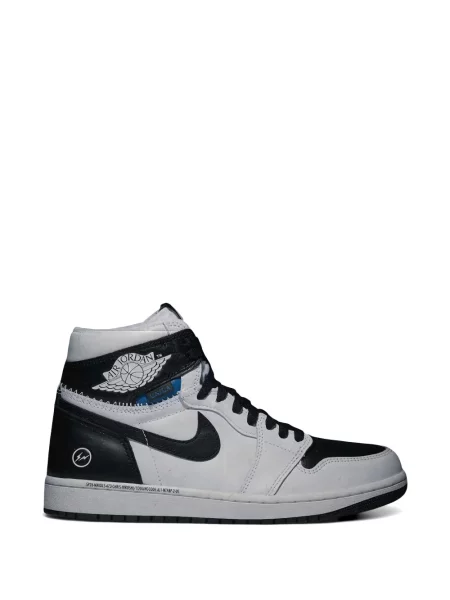 Sneakerși Jordan cu autograf alb