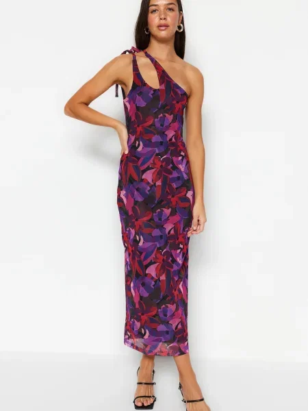 Dzianinowa kołnierzykowy sukienka maxi Trendyol asymetryczna brązowa