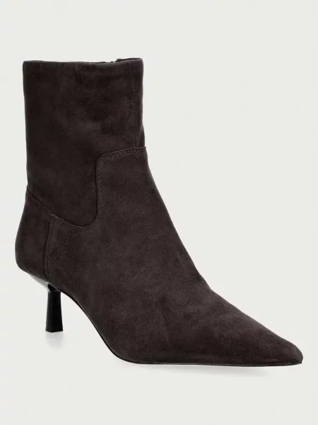 Steve Madden botine pentru femei din piele întoarsă Rebella-S maro
