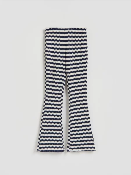 Reserved Pantaloni flare cu model bleumarin