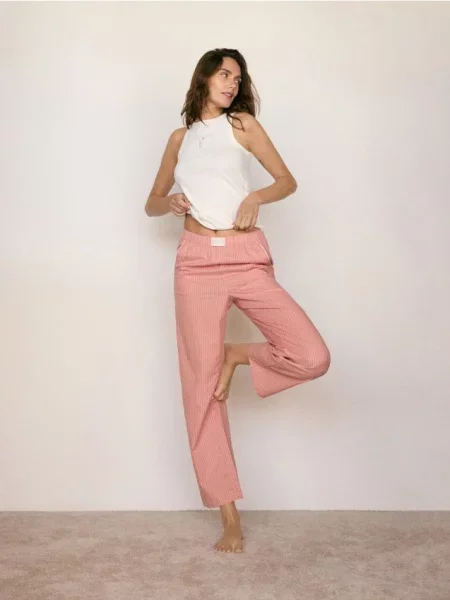 Reserved Pijama din două piese cu conținut ridicat de roz-pudră roz