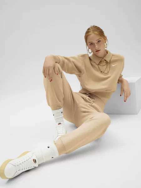 NIKE Штаны спортивные Женское Тауп без подкладки