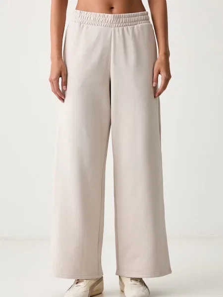 Puma pantaloni de trening pentru femei cu Essentials bej