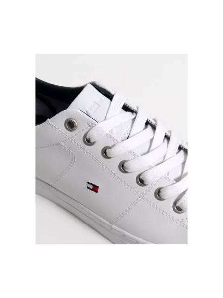Sneakersy ze skóry z detalem z logo model ‘ESSENTIAL’ Tommy Hilfiger białe