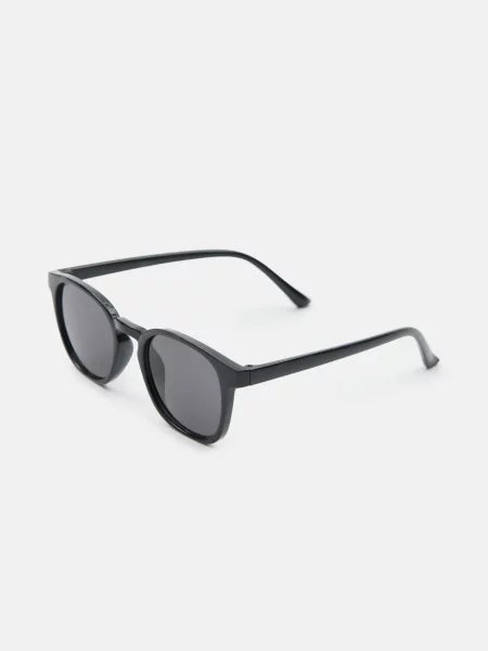 Солнцезащитные очки Sinsay черные