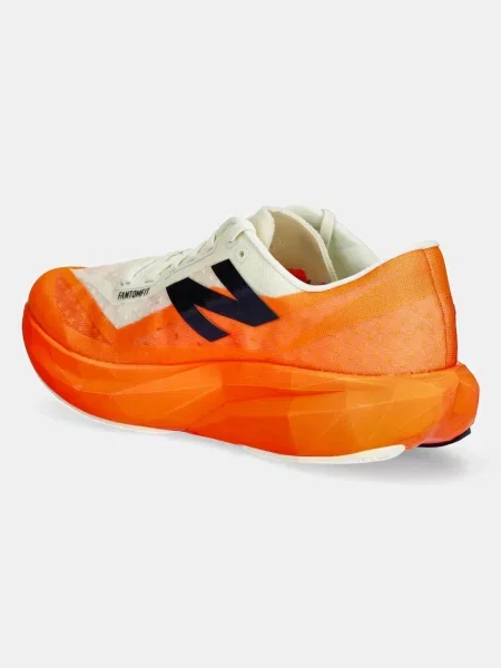 Běžecké boty New Balance FuelCell Rebel v4 oranžová