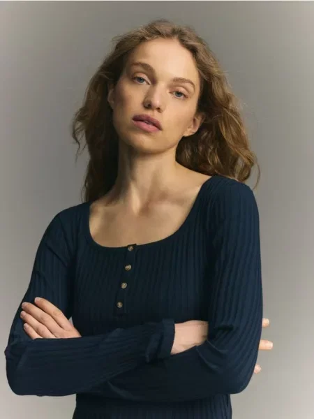 Reserved Longsleeve z modalem granatowy