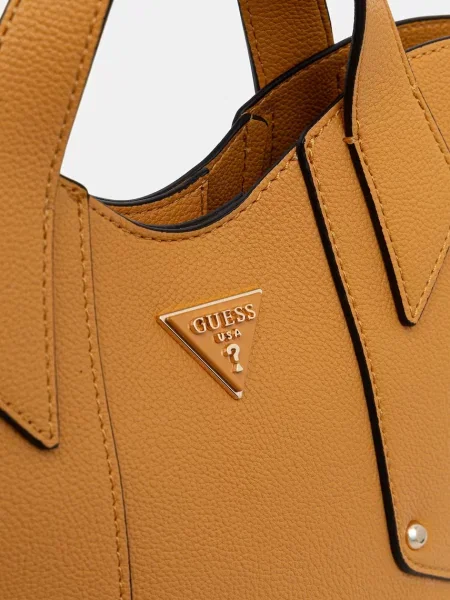 Кожаная сумочка Guess