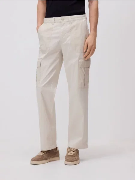 Reserved Pantaloni cargo cu conținut ridicat de Lyocell crem