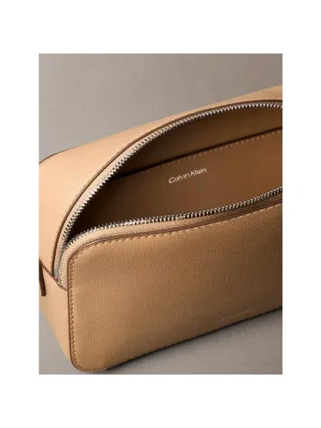 Calvin Klein torebka crossbody z imitacji skóry beżowa
