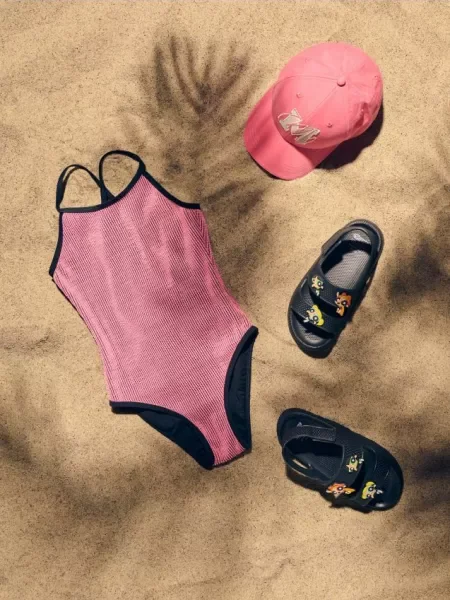 Reserved Costum de baie întreg cu decupaj roz