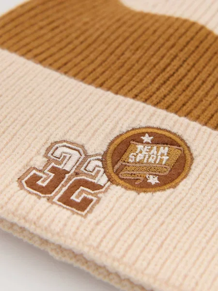 Шапка Reserved бежевая