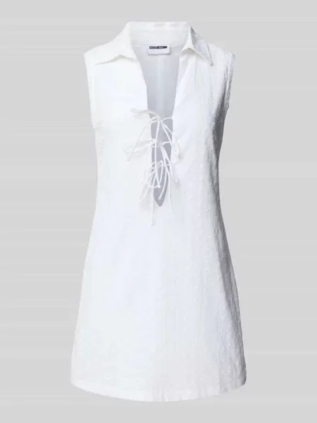 Sukienka mini z haftem angielskim model ‘SOMMER’ Noisy May biała