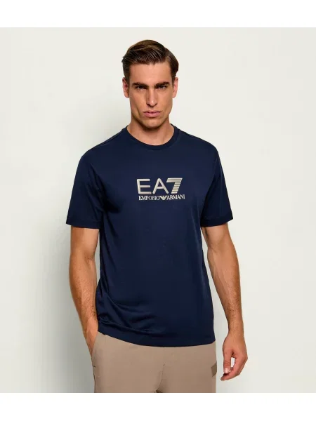Tricou