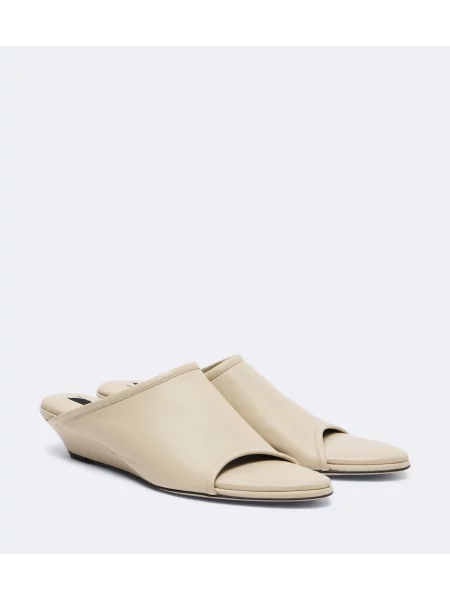 Papuci tip mules Christen din piele cu pană bej