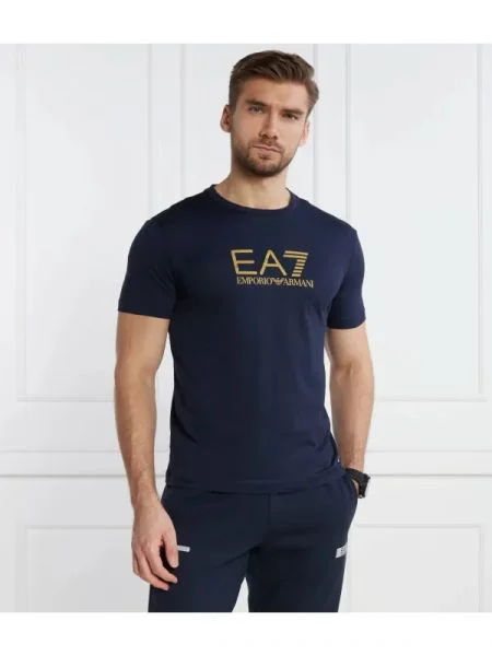 Tricou