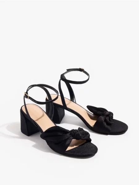 Mohito Aukštakulniai sandalai juoda