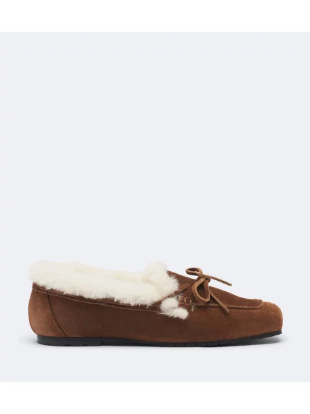 Pantofi loafer Aeyde din piele de căprioară maro