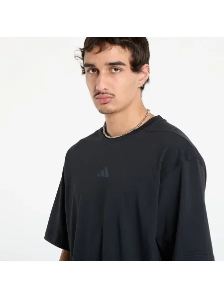 Тениска за трениране adidas Performance с изчистен дизайн черно
