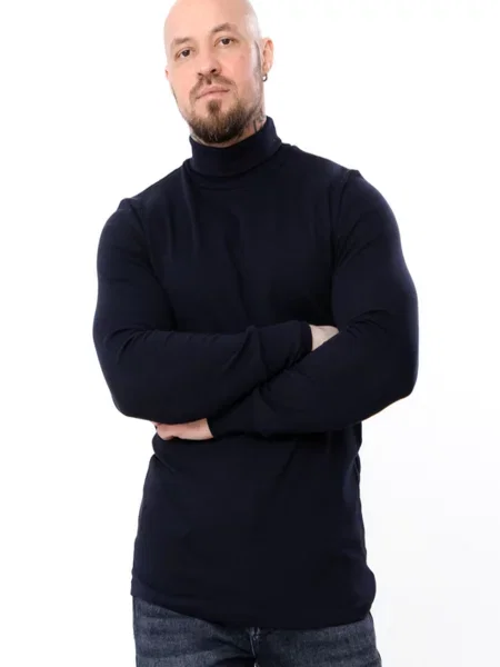 Гольф свитер носи своє синий