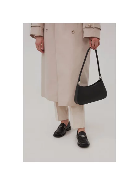 Кожаная сумка-багет Estro черная