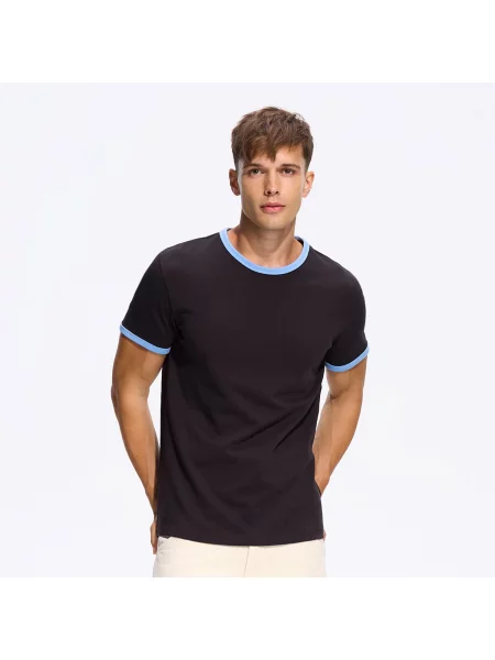 Reserved Slim fit póló sötétbarna