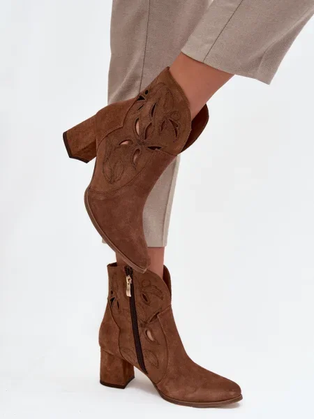 Semišové kotníkové boty Zazoo bílé