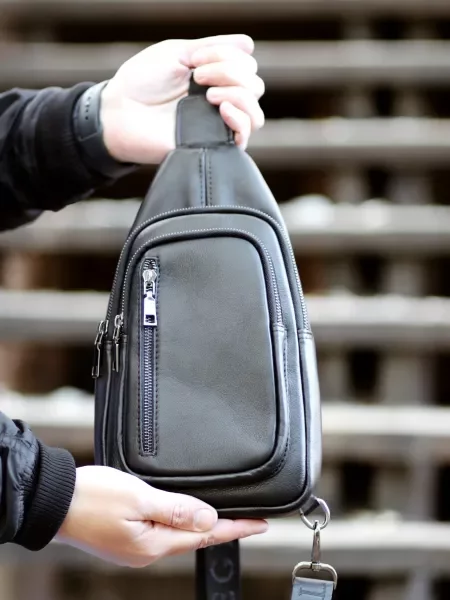 Кожаная сумка кросс-боди Legessy черная