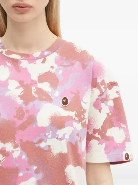 Tricou A Bathing Ape® cu imagine cu model camuflaj roz